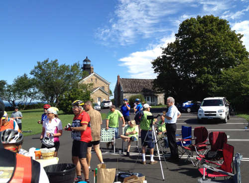 007 Riders and volunteers at lighthouse rest stop_crop