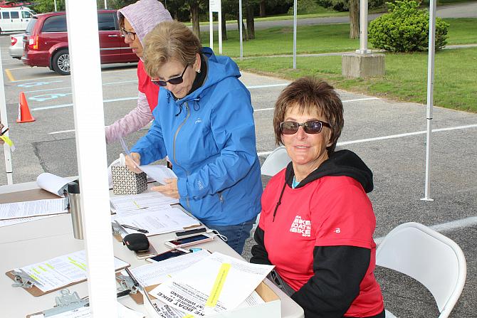 Gladys, Barbara and Elaine Working Registration