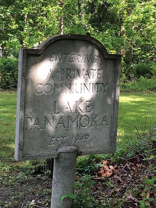 Sign on Lakeside Trail